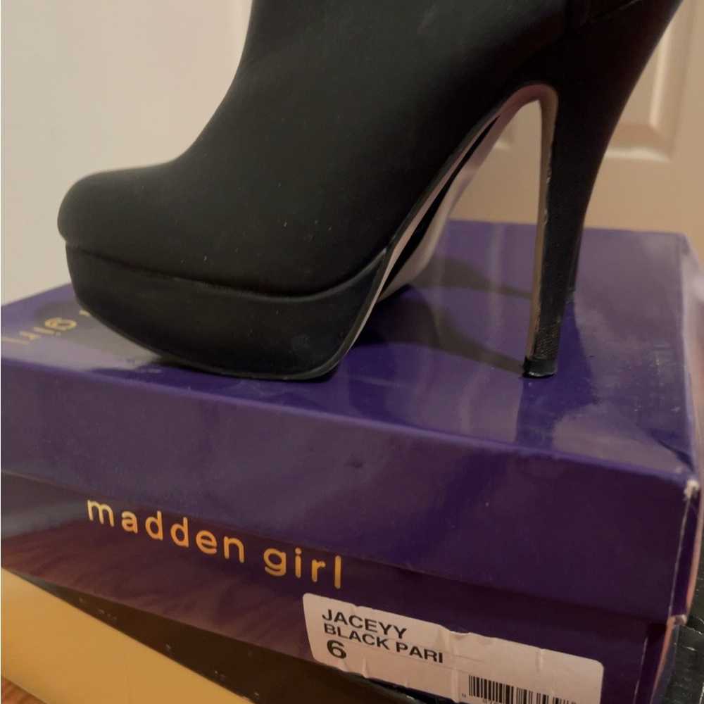 Madden Girl Jacey Black Pari Platform Ankle Booties โ Size 6